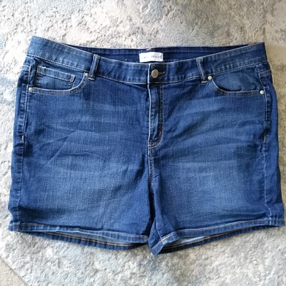 Lane Bryant Mid-Rise Girlfriend Short Flex Shorts